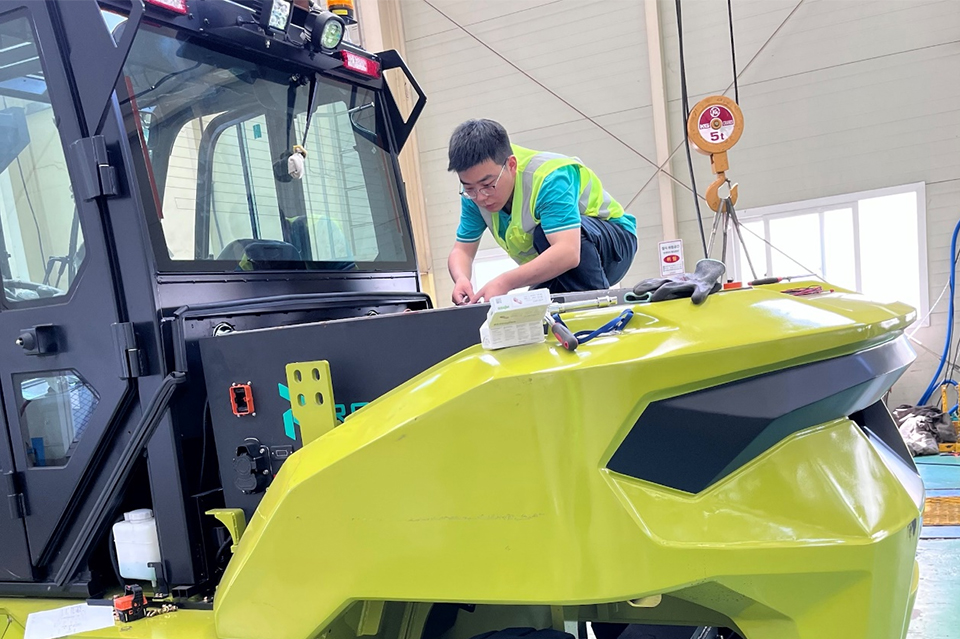 Driving Momentum in Material Handling: ROYPOW’s Achievement in 2025