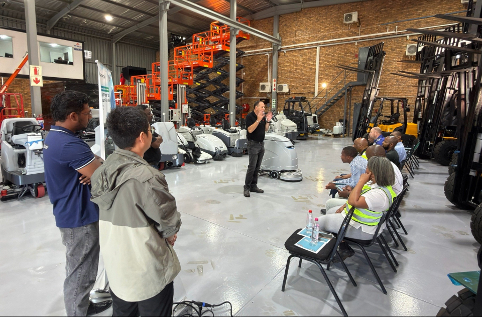 Lead-Acid to Lithium Upgrade: How ROYPOW Boosts Floor Scrubber Performance and Lowers TCO in South Africa